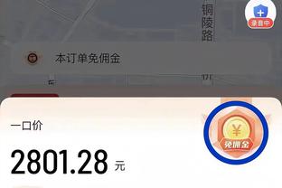 太受关注了！梅西替补席手拿水瓶+嚼东西